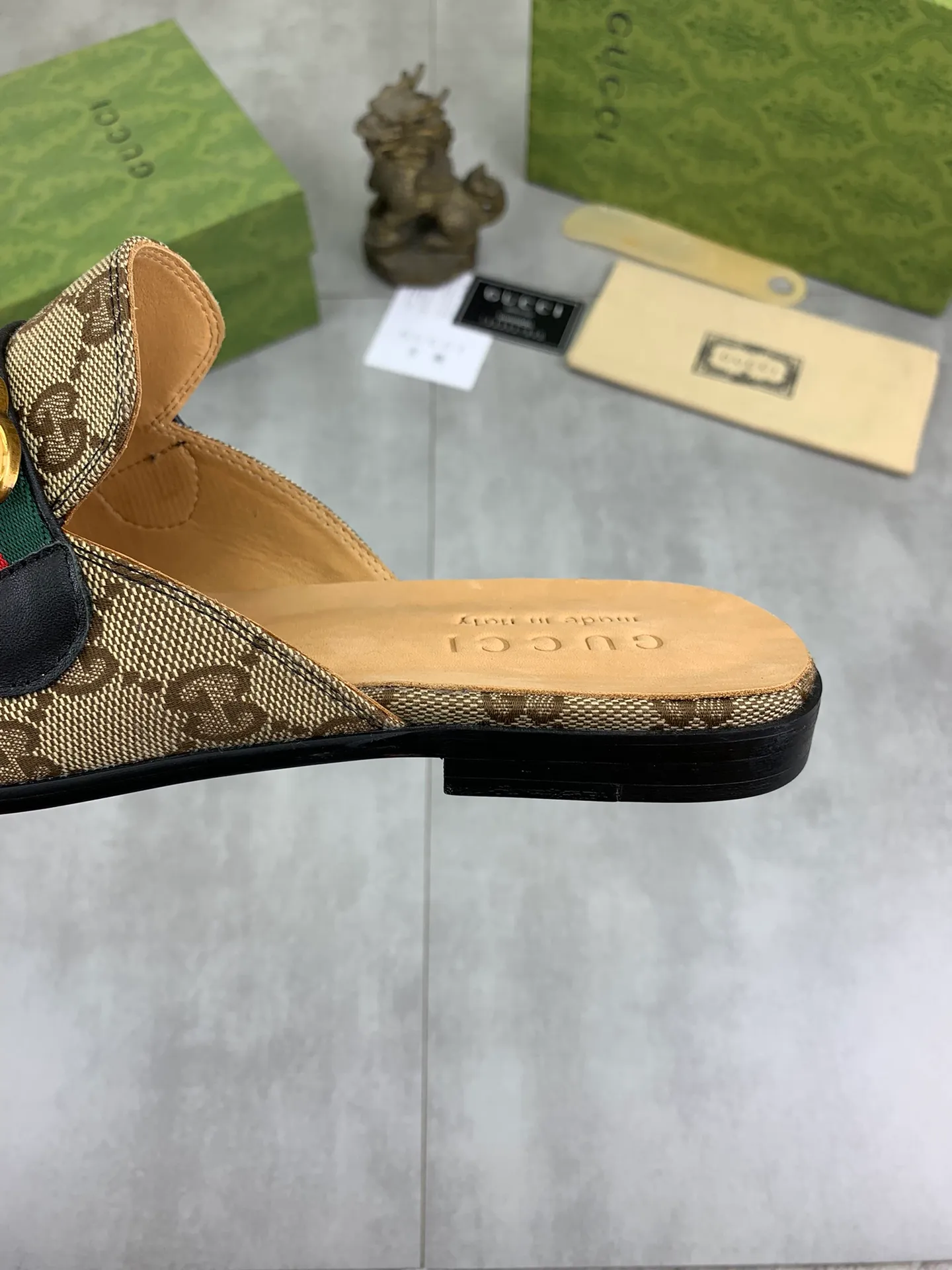 Men's Men's Shoes💰P480💰【New Style】Water-dyed Niuli High Quality Gucci half-drag business leather shoes hot selection (Gucci) official website latest Gucci half-drag 🎁 business leather shoes, hot style 💥 simple and elegant style, exclusive for trendy men. Unique official website latest brand original double G embossing Elements 👑 Original Gucci decoration, fashionable and elegant, fabric original calfskin ✅ Fully imported first-layer cowhide lining, official website designated wear-resistant, rubber business outsole, classic model taken at the counter in real life 🎬Number: 38-44 (45 46 customized) 2⃣️colors available